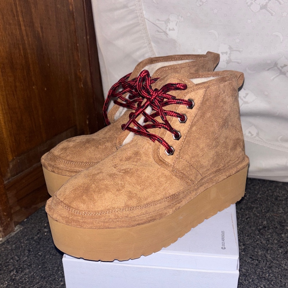 Madden girl Tan Suede Platform Ankle Boots with Red & Black Laces - Picture 4 of 6